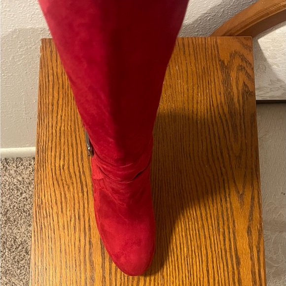 Knee-high red suede platform boots - Picture 8 of 12